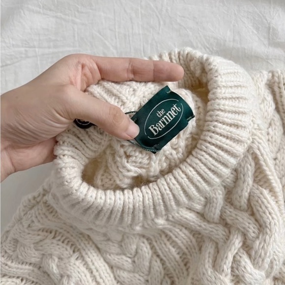 NEW ITALY WOOL CABLE KNIT  SWEATER (S) - Picture 8 of 10